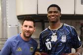 Messi recibe regalo especial de Marcel Reed tras partido de Argentina en Texas