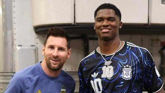 Messi recibe regalo especial de Marcel Reed tras partido de Argentina en Texas