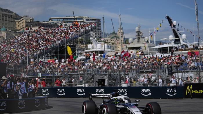 Checo Pérez en el Gran Premio de Mónaco | AP