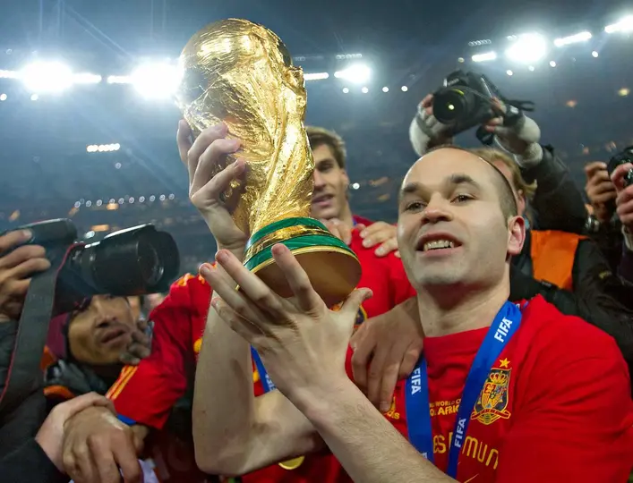 Andrés Iniesta con la Copa del Mundo en Sudáfrica 2010 | MEXSPORT