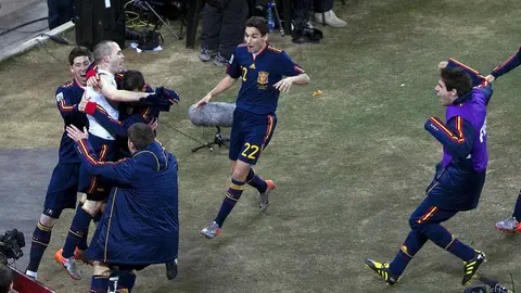 Jugadores de España celebran el gol de Iniesta ante Países Bajos | MEXSPORT