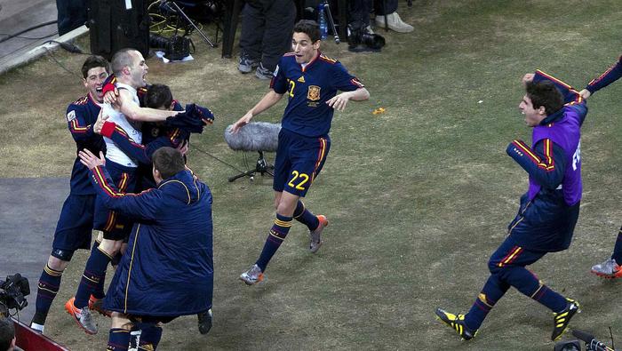 Jugadores de España celebran el gol de Iniesta ante Países Bajos | MEXSPORT