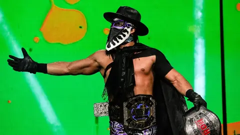 Bandido llegando a AEW como doble campeón | AEW