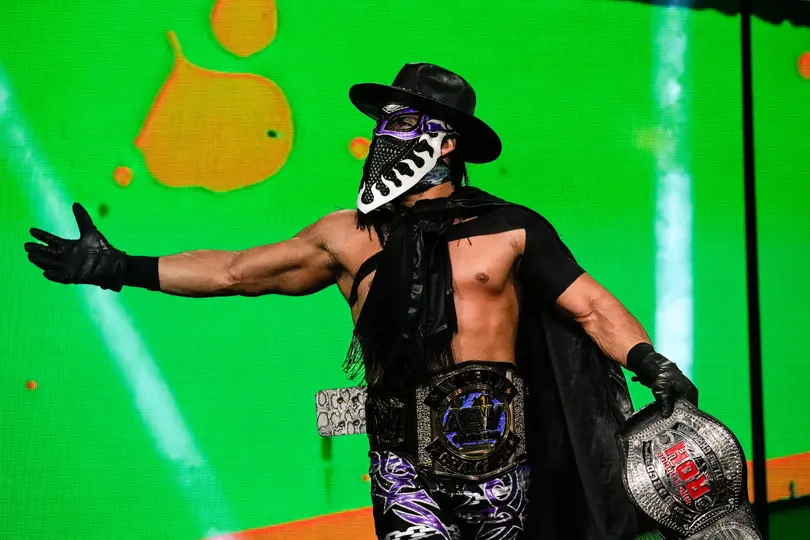 Bandido llegando a AEW como doble campeón | AEW