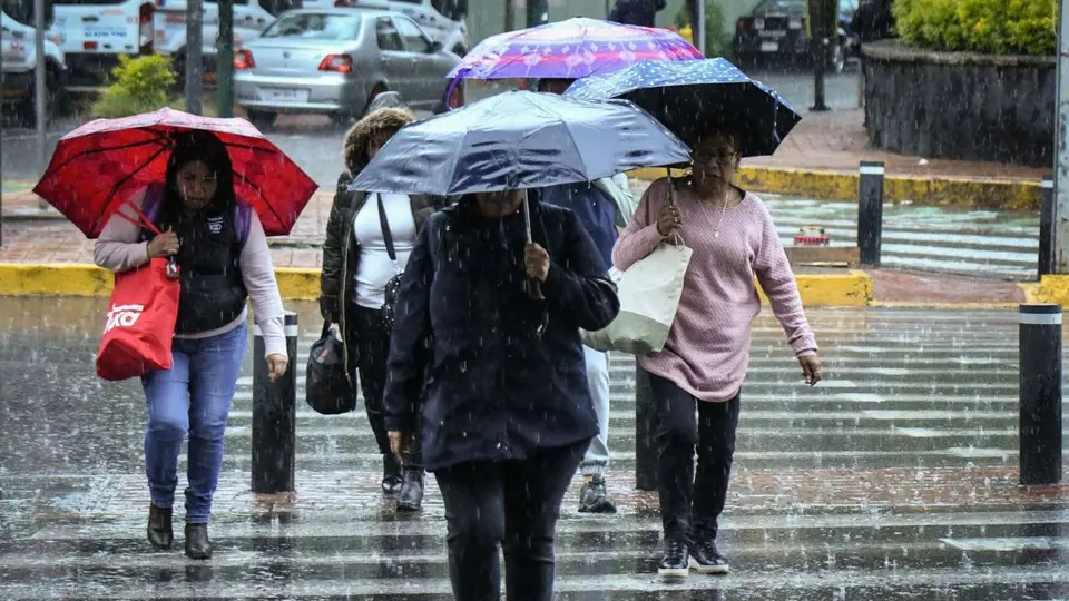 Autoridades meteorológicas mantienen vigilancia sobre los sistemas atmosféricos que favorecerán tormentas en la capital durante varios días./ RS