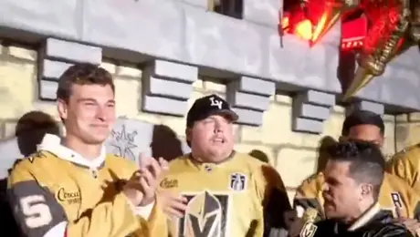Fernando Mendoza se roba los reflectores durante la Final de la Stanley Cup
