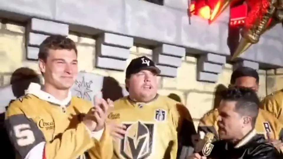 Fernando Mendoza se roba los reflectores durante la Final de la Stanley Cup