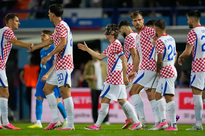 Luka Modric apareció en el marcador pese a su lesión en el rostro | AP