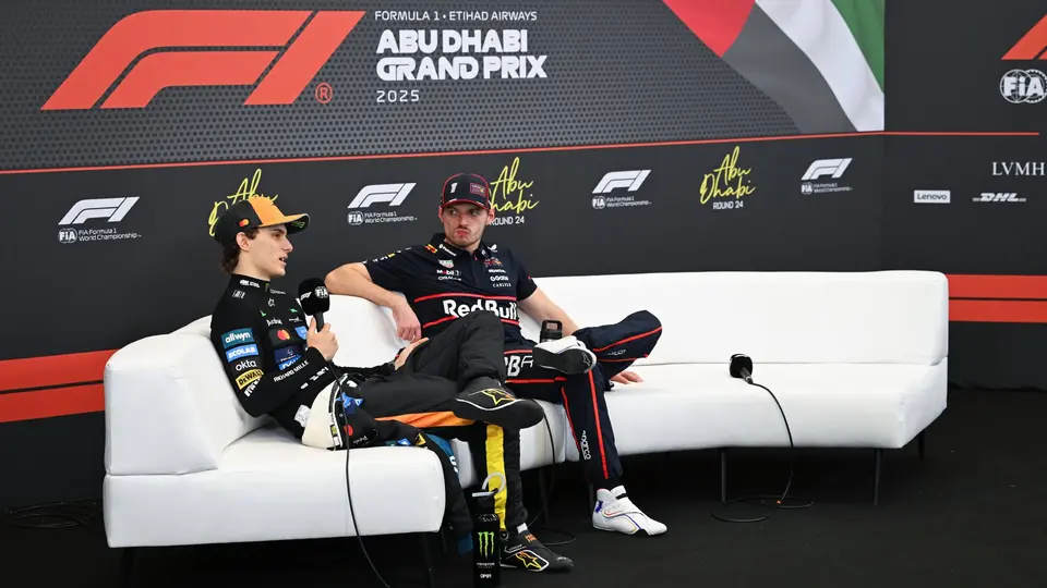 Óscar Piastri y Max Verstappen en el Gran Premio de Abu Dhabi 2025 | RED BULL