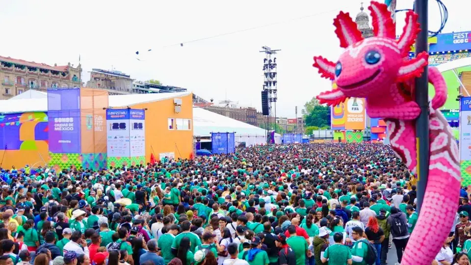 Conciertos, actividades culturales y dinámicas recreativas continuarán en el Zócalo durante la recta final del Mundial./ X: @ClaraBrugadaM