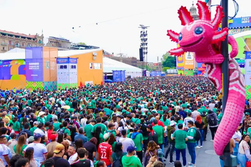 Conciertos, actividades culturales y dinámicas recreativas continuarán en el Zócalo durante la recta final del Mundial./ X: @ClaraBrugadaM
