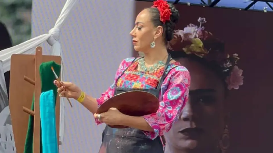 El estreno mundial de "Frida Kahlo el Musical: La Película" fue anunciado durante la presentación del espectáculo en el Zócalo de la Ciudad de México./ Cortesía