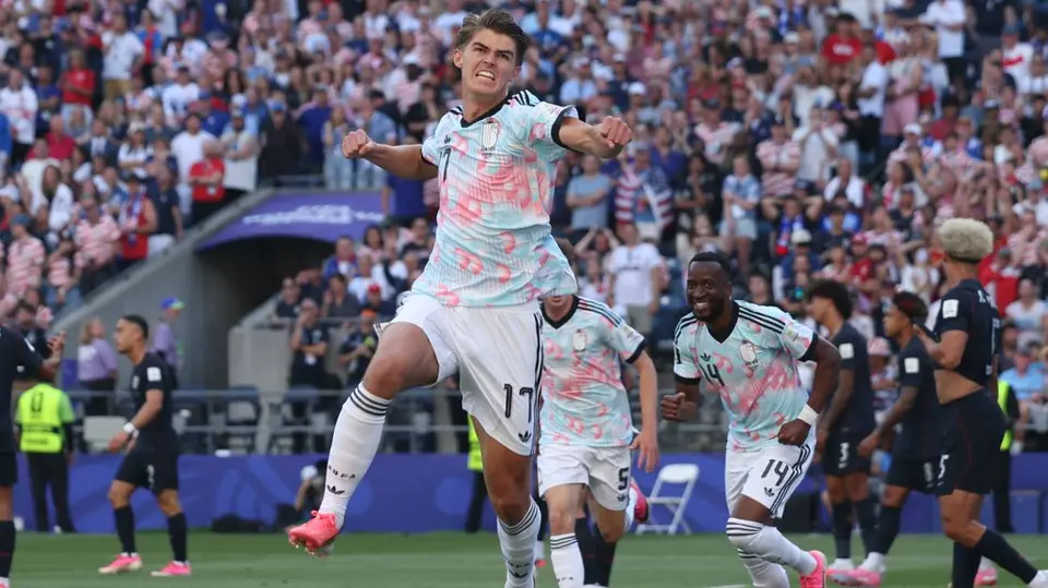 Charles De Ketelaere festejó su gol con Bélgica | AP