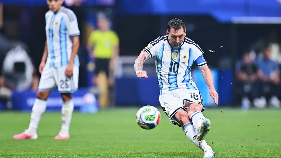 Messi falla penalti