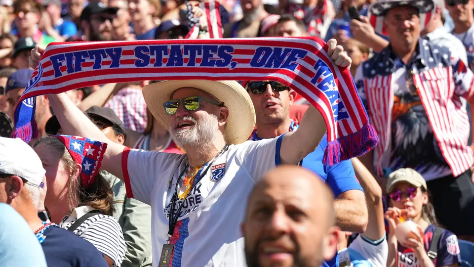 Miles de aficionados de Estados Unidos recorrieron las calles de Seattle rumbo al estadio | AP
