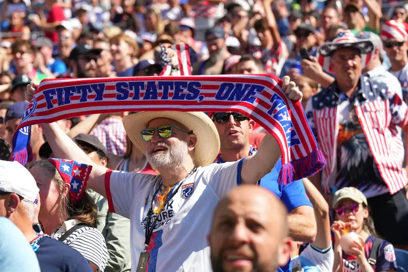 Miles de aficionados de Estados Unidos recorrieron las calles de Seattle rumbo al estadio | AP