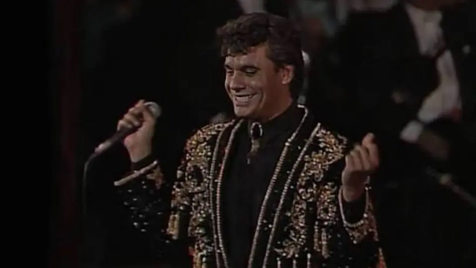 El inolvidable recital de "El Divo de Juárez" podrá revivirse en salas de cine mexicanas. / RS