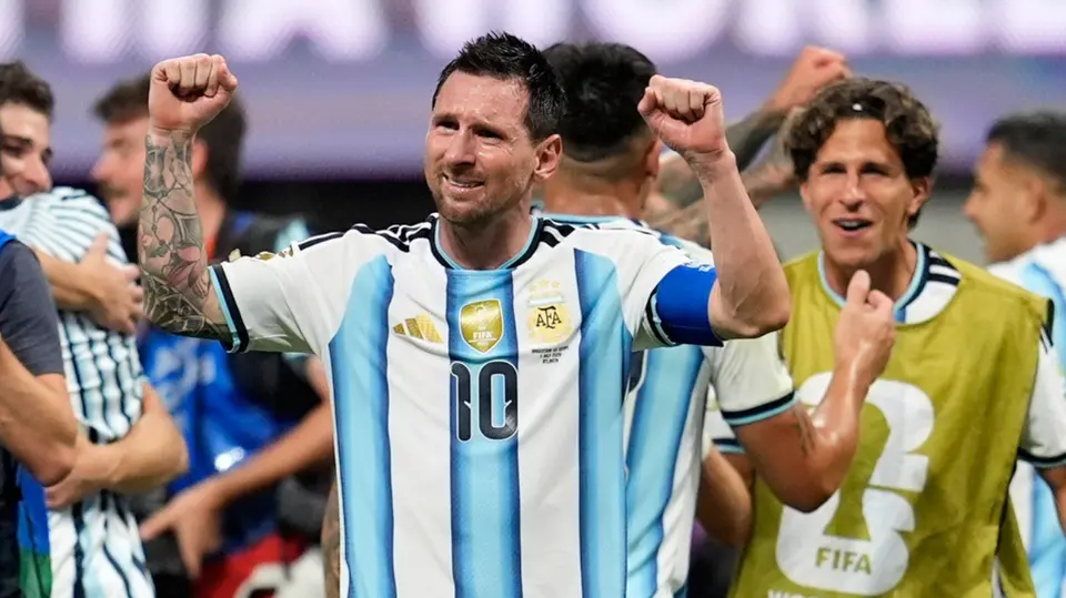 Lionel Messi celebra victoria ante Egipto | AP