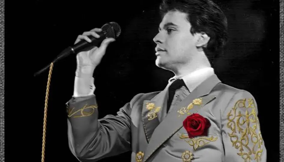 La proyección busca acercar a nuevas generaciones uno de los conciertos más importantes de Juan Gabriel. / AP