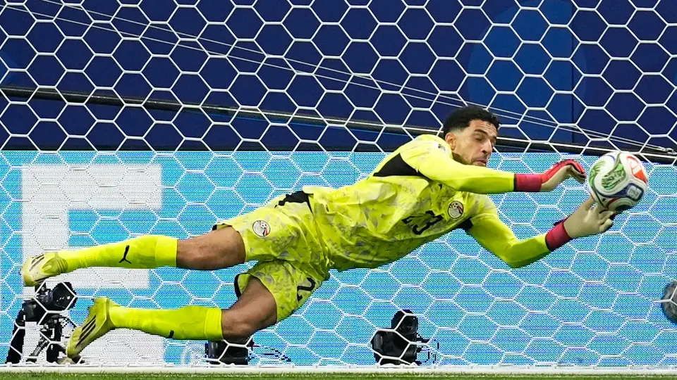 Portero de Egipto detiene penal de Messi | AP