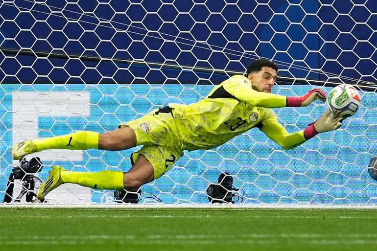 Portero de Egipto detiene penal de Messi | AP