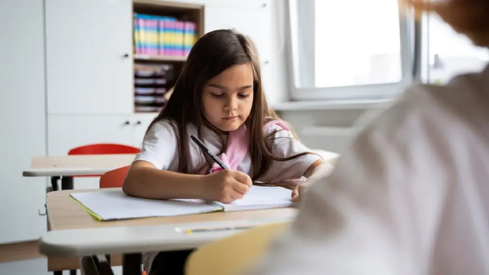 El objetivo es que más niñas y niños puedan incorporarse al ciclo escolar 2026-2027 / Magnific