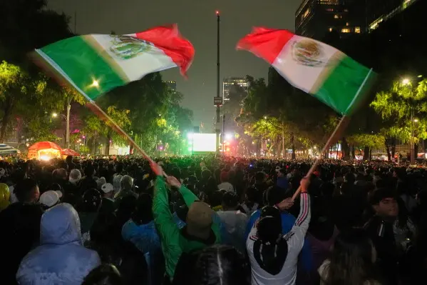 Especialistas señalan que la eliminación de la Selección Mexicana puede generar tristeza, frustración o enojo entre algunos aficionados./ AP