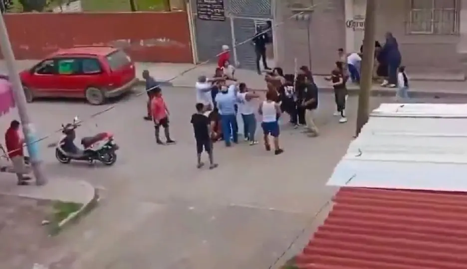 Riña ente vecinos de Tultepec, Edomex, causa la indiganción de muchos en redes sociales / Especial