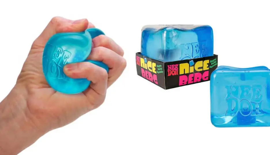 Juguete NeeDoh Nice Cube, mismo que esta provocando problemas de salud en los niños y adolescentes / RRSS