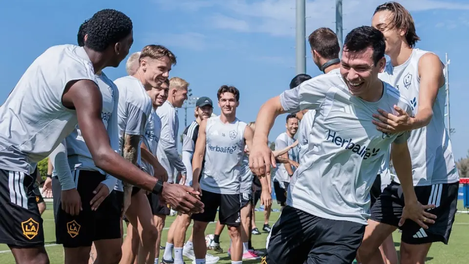 Chucky Lozano completa su primer entrenamiento con el LA Galaxy tras confirmarse su fichaje