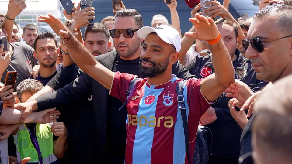 Salah llegó a Turquía para firmar con su nuevo equipo | AP