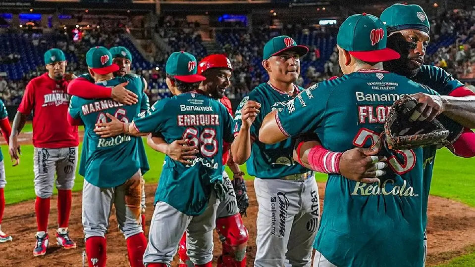 Diablos Rojos celebrando la victoria de 18-0 ante los Tigres | X @DiablosRojosMX