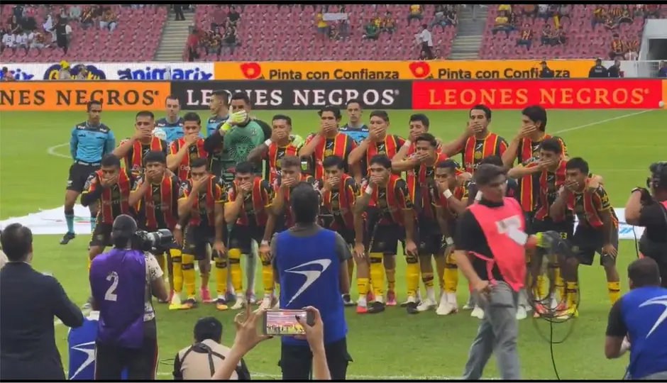 Protesta Leones Negros l X: @EcosDelQuinceo