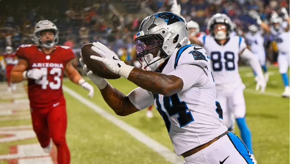 Los Carolina Panthers vencen de último minuto a los Cardinals en el regreso de la NFL