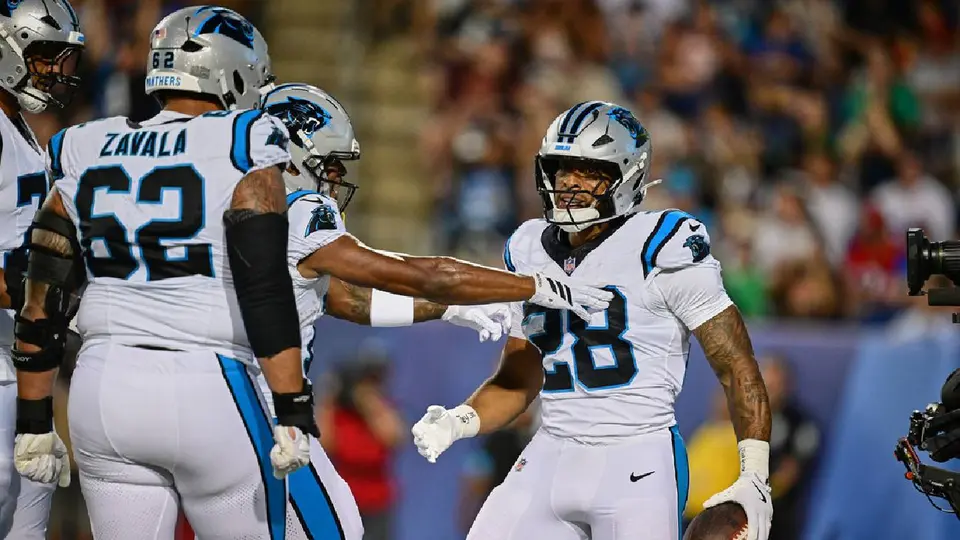 Jugadores de Carolina Panthers celebrando una anotación | AP