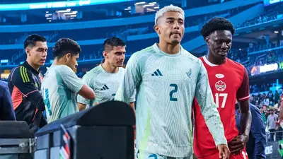 ¿Se pierde la temporada? Julián Araujo fue operado antes del inicio de la Premier League