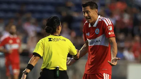 Katia Itzel arbitró de último minuto en el Chicago Fire vs Necaxa