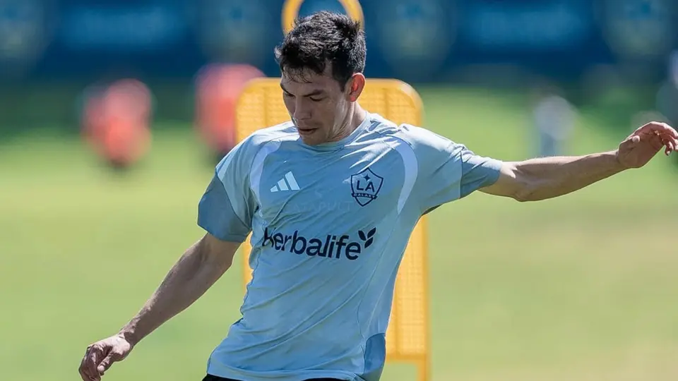 Hirving Lozano entrenndo con LA Galaxy | X: @LAGalaxy