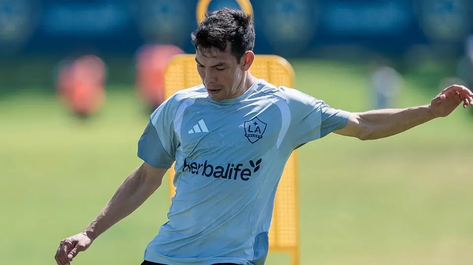 Hirving Lozano entrenndo con LA Galaxy | X: @LAGalaxy