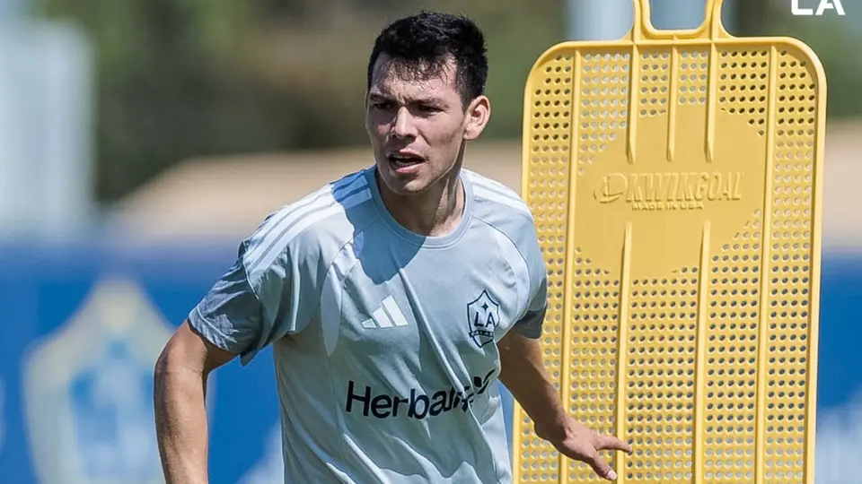 Hirving Lozano entrenndo con LA Galaxy | X: @LAGalaxy