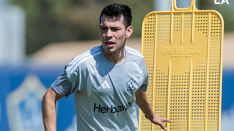 Hirving Lozano entrenndo con LA Galaxy | X: @LAGalaxy