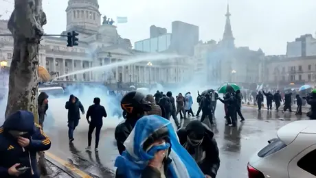 ¿Por qué reprimieron la marcha de "La patria no se vende"? Deja decenas de heridos y detenidos