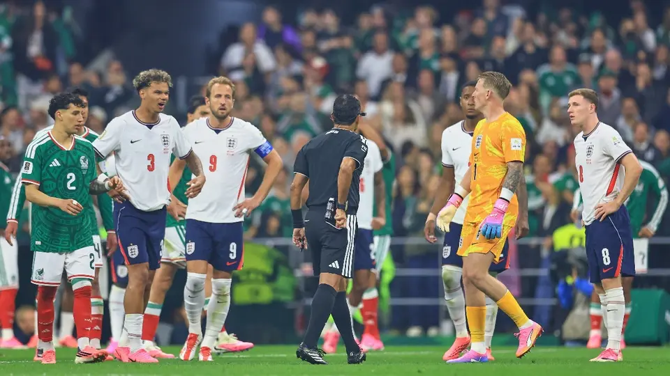 ¿No era penal? Árbitro de México vs Inglaterra responde a polémica del Mundial 2026