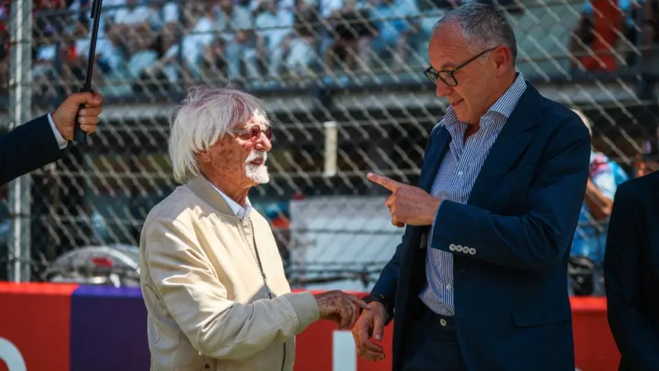 Bernie Ecclestone con Stefano Domenicali, presidente de la F1 | AFP