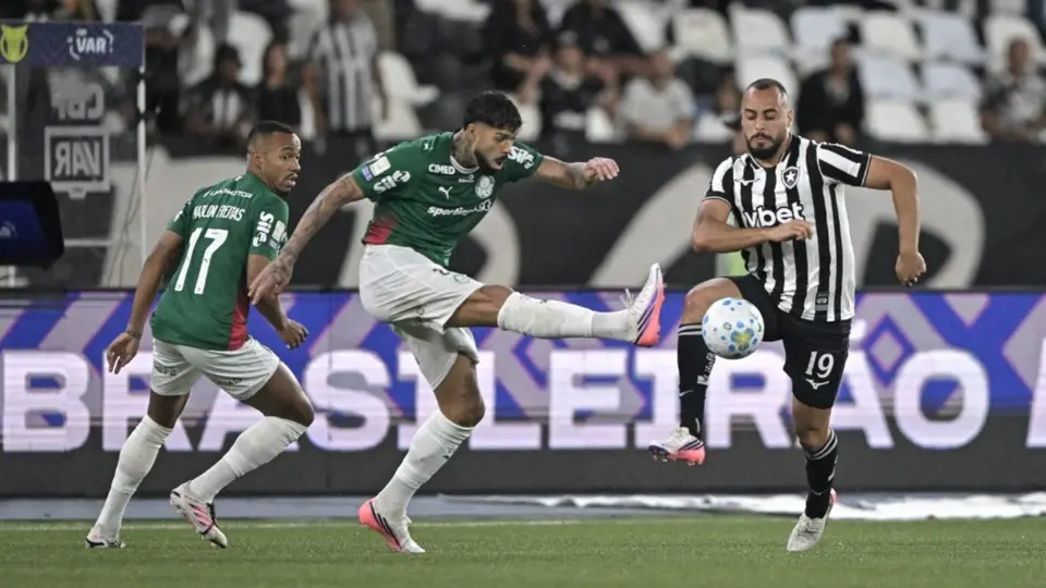 Arthur Cabral en partido con Botafogo contra Palmeiras | AFP
