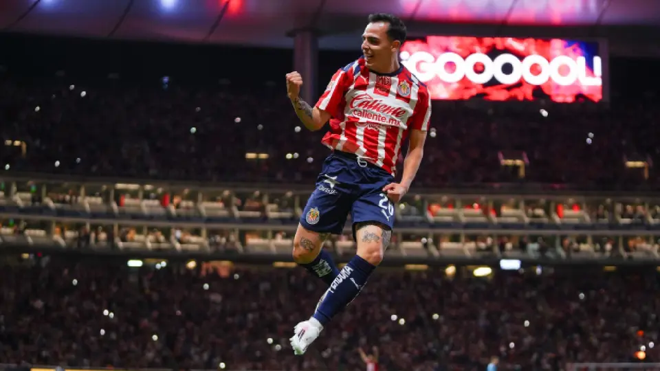 Hugo Camberos enamora a Europa; así reaccionaron al jugadon de la joya de Chivas