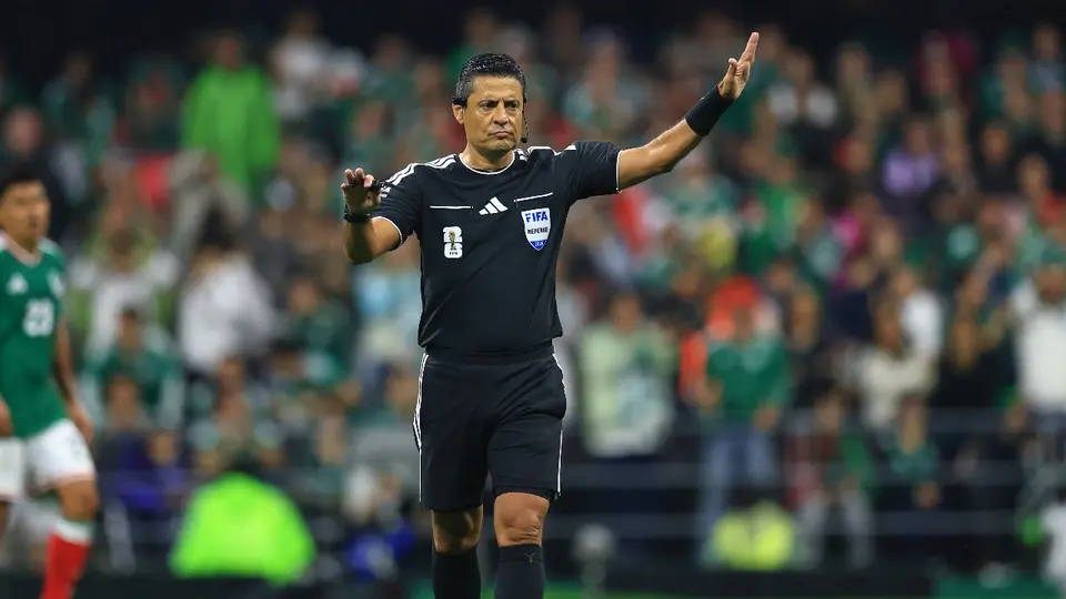 Alireza Faghani, árbitro del partido entre México e Inglaterra | MEXSPORT