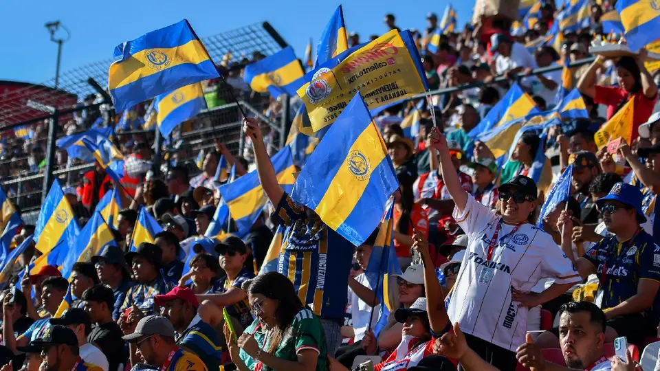 Aficionados denuncian quemaduras en protocolo del partido San Luis vs Chivas