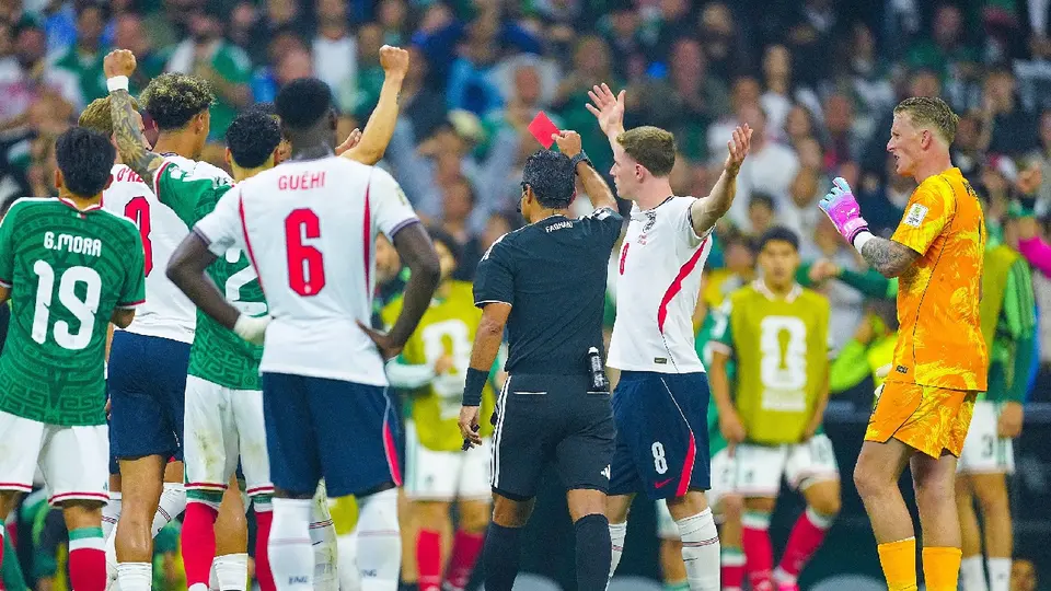Expulsión de  Jarell Quansah en el México vs Inglaterra | MEXSPORT