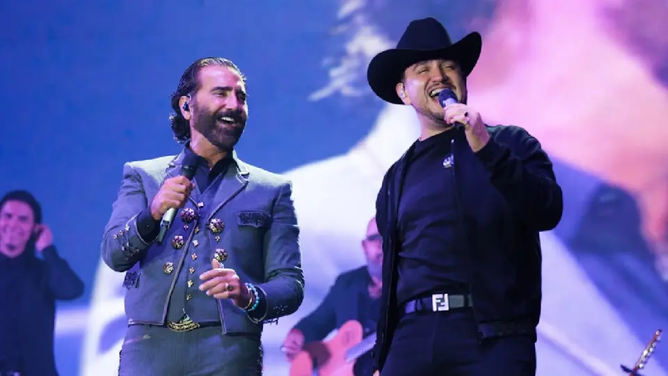 Edén Muñoz fue la sorpresa de la noche e interpretó dos temas con El Potrillo / Cortesía OCESA